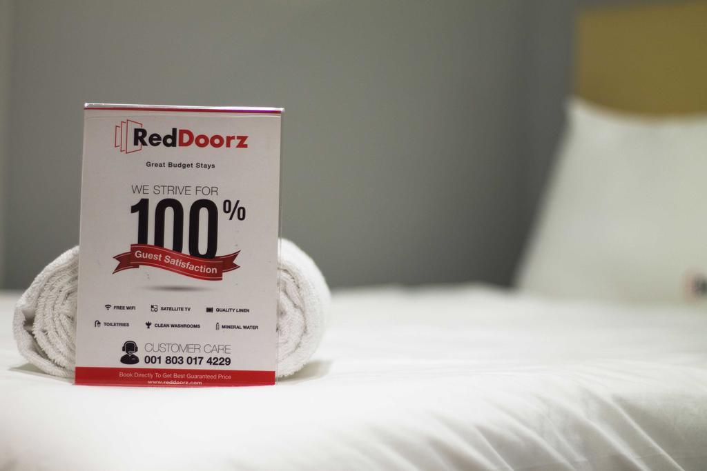 Reddoorz Near Balai Kota Surabaya Hotel Bagian luar foto