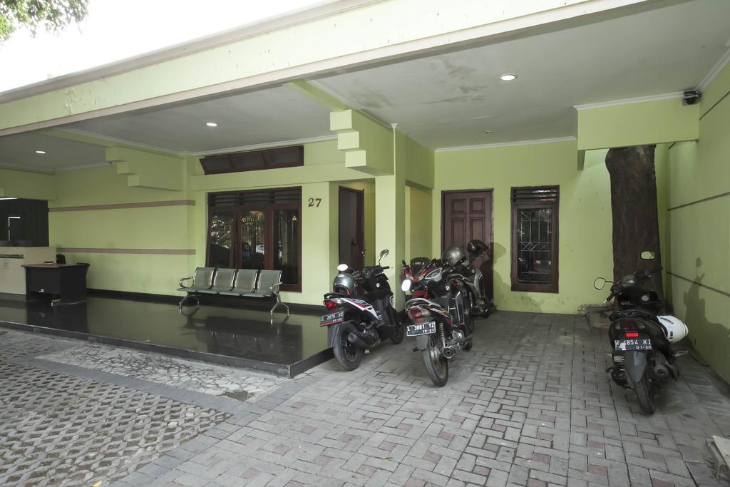 Reddoorz Near Balai Kota Surabaya Hotel Bagian luar foto