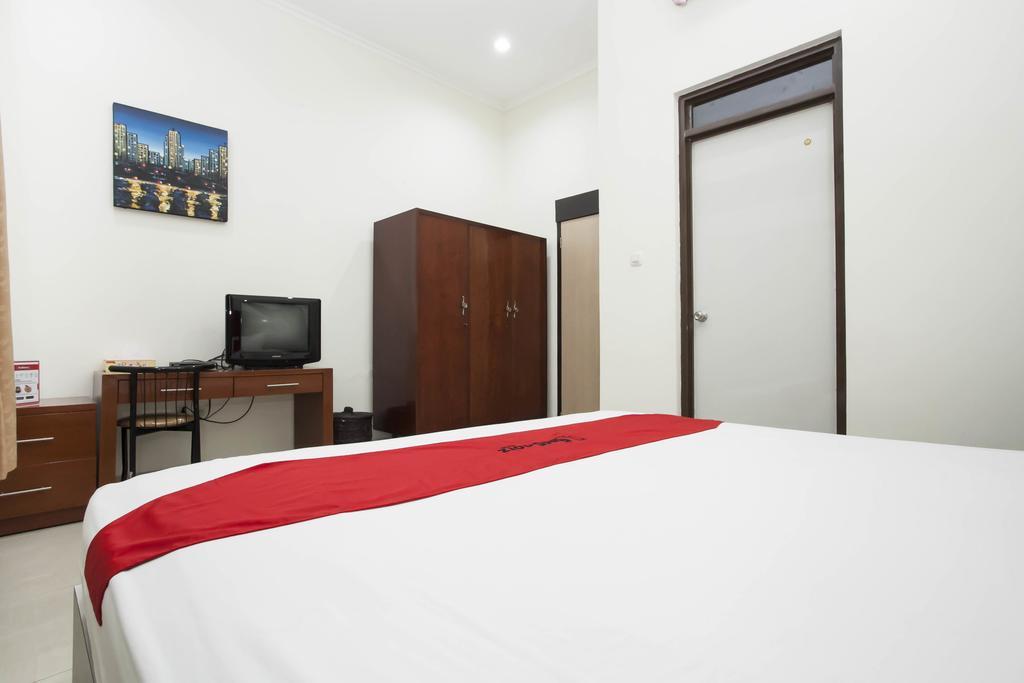 Reddoorz Near Balai Kota Surabaya Hotel Bagian luar foto