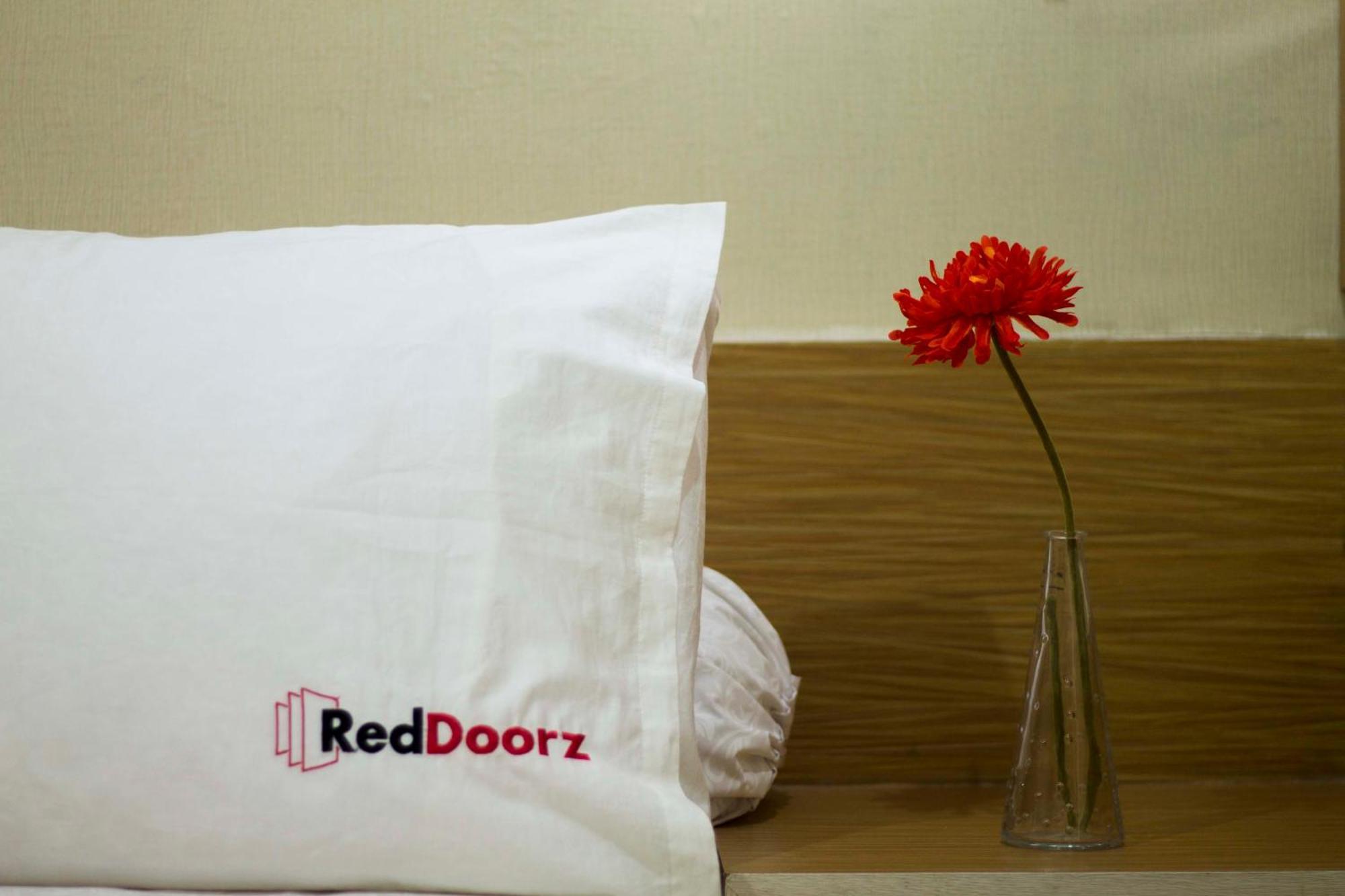 Reddoorz Near Balai Kota Surabaya Hotel Bagian luar foto